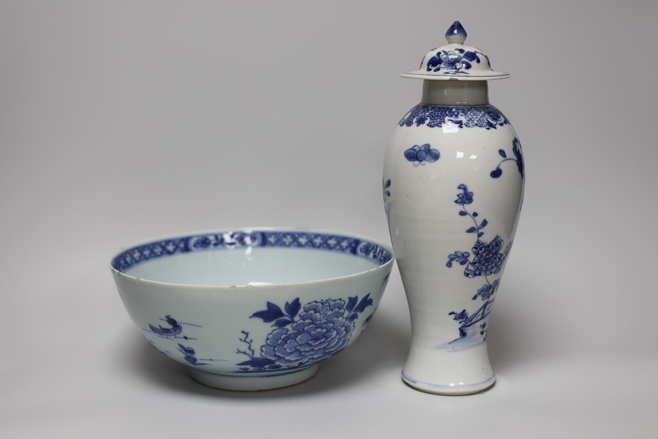 A Chinese blue and white bowl and a similar vase, both Qianlong period, vase 28cm tall